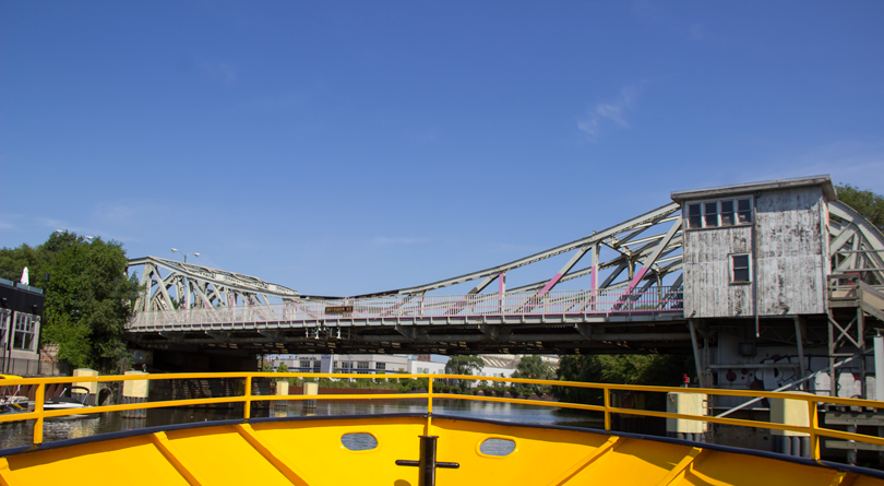 Chicago_Water_Taxi_North_Branch_2.png