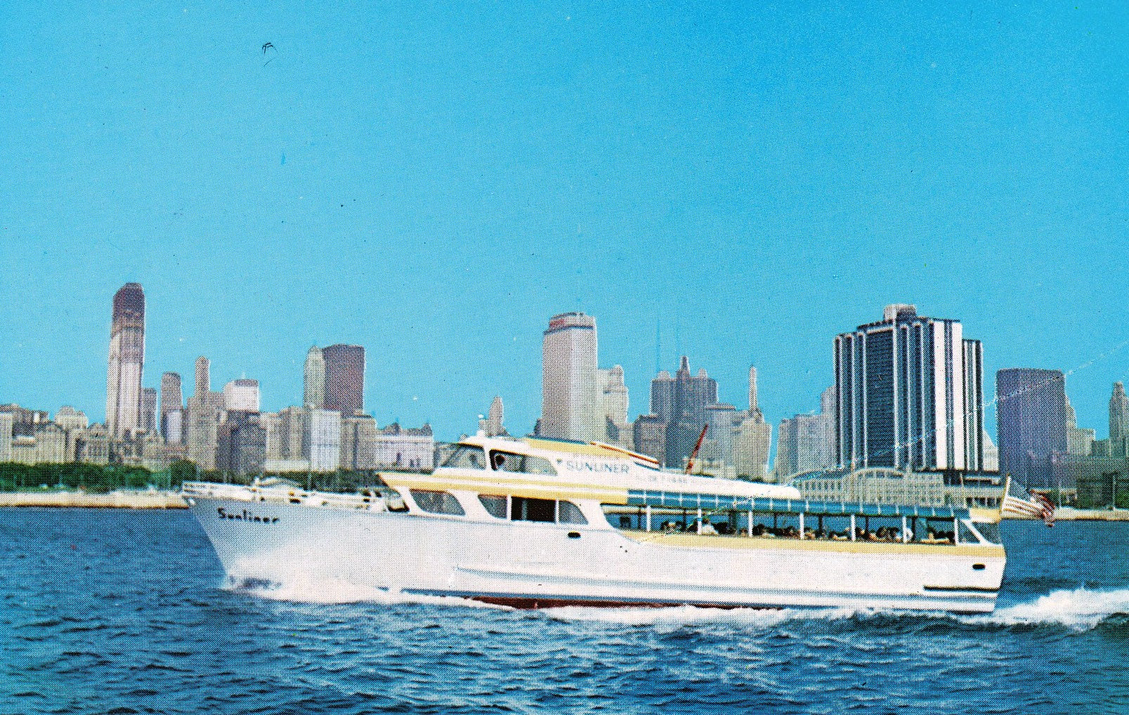1962 Wendella Commuter Cruiser on the Chicago River with the mid-century city skyline